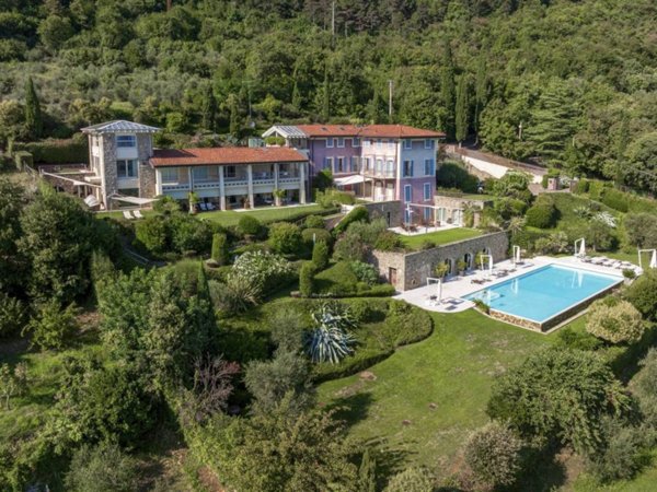 casa indipendente in vendita a Salò in zona Villa
