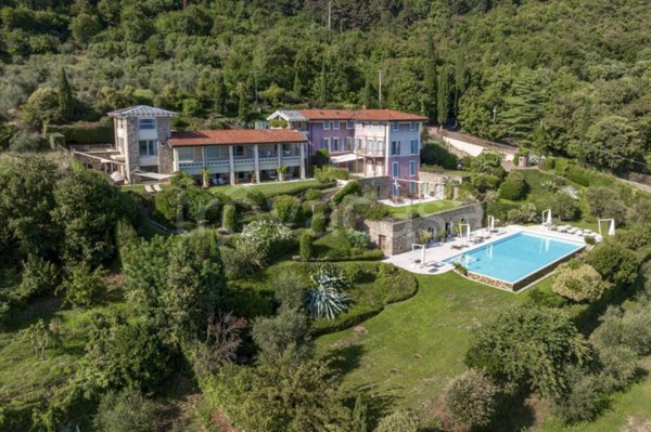 casa indipendente in vendita a Salò in zona Villa