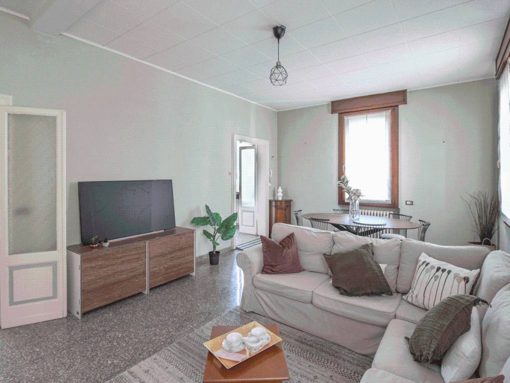 casa indipendente in vendita a Salò in zona Villa