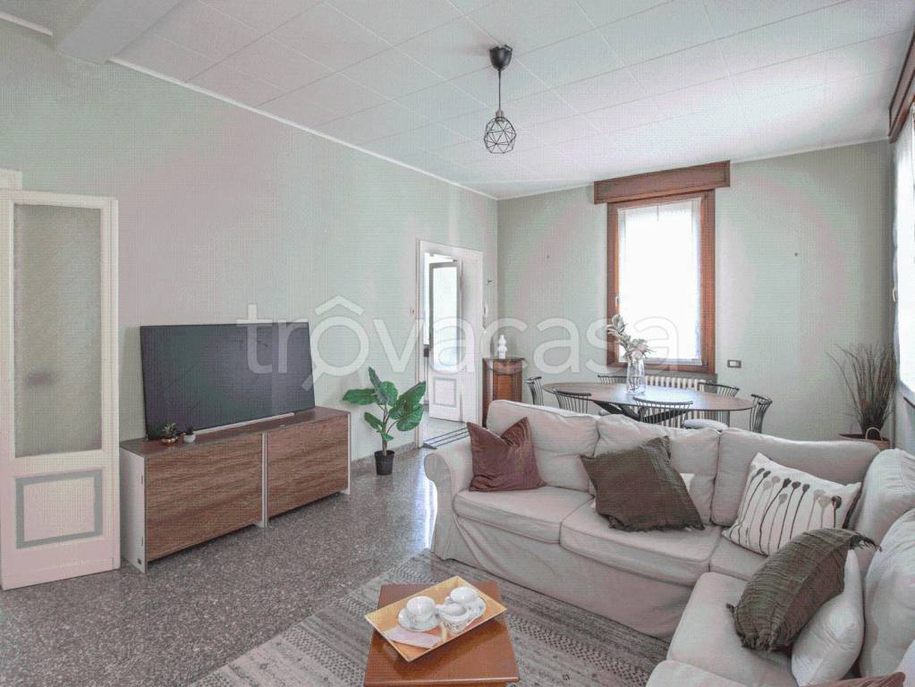 casa indipendente in vendita a Salò in zona Villa