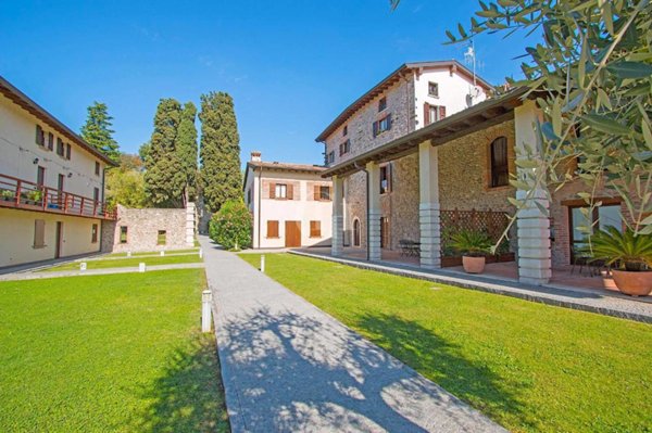 casa indipendente in vendita a Salò in zona Villa