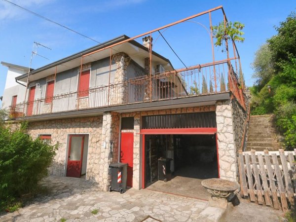 casa indipendente in vendita a Salò in zona Villa