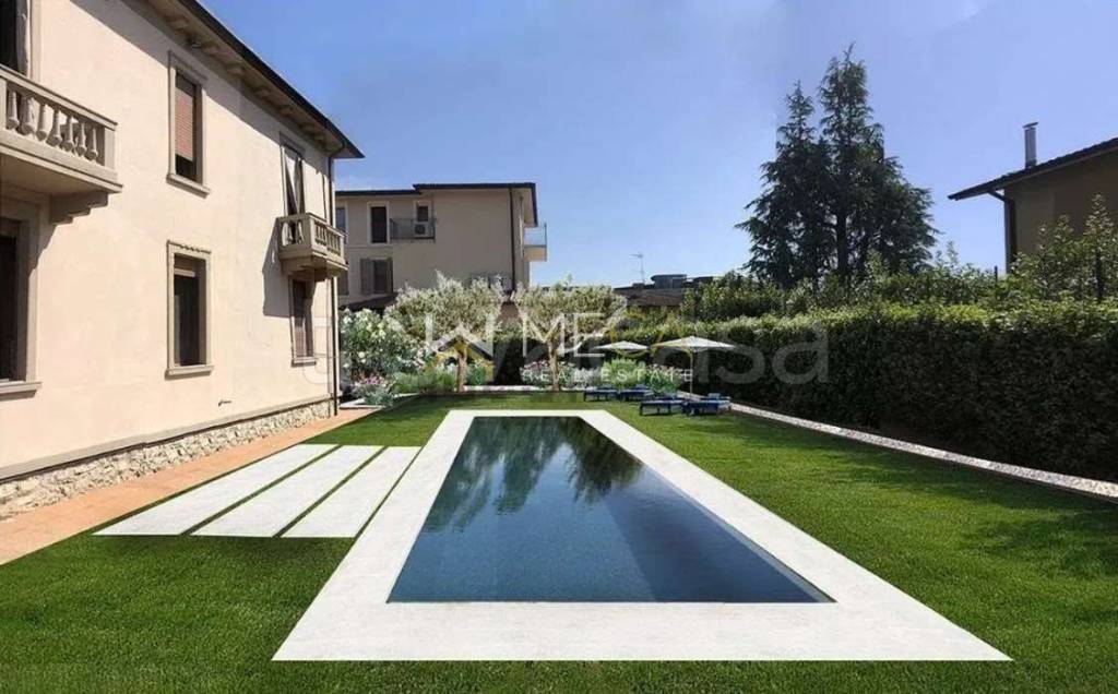 casa indipendente in vendita a Salò in zona Villa