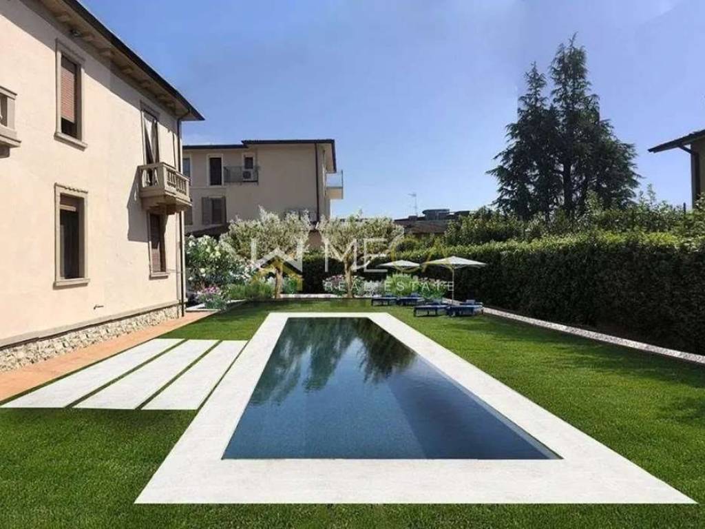 casa indipendente in vendita a Salò in zona Villa