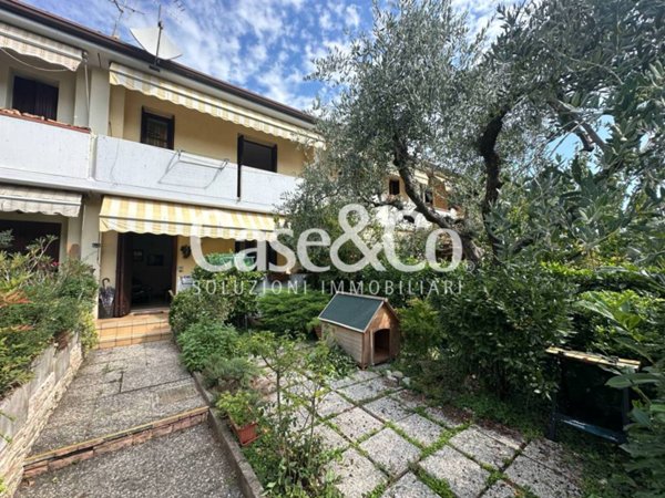 casa indipendente in vendita a Salò in zona Villa