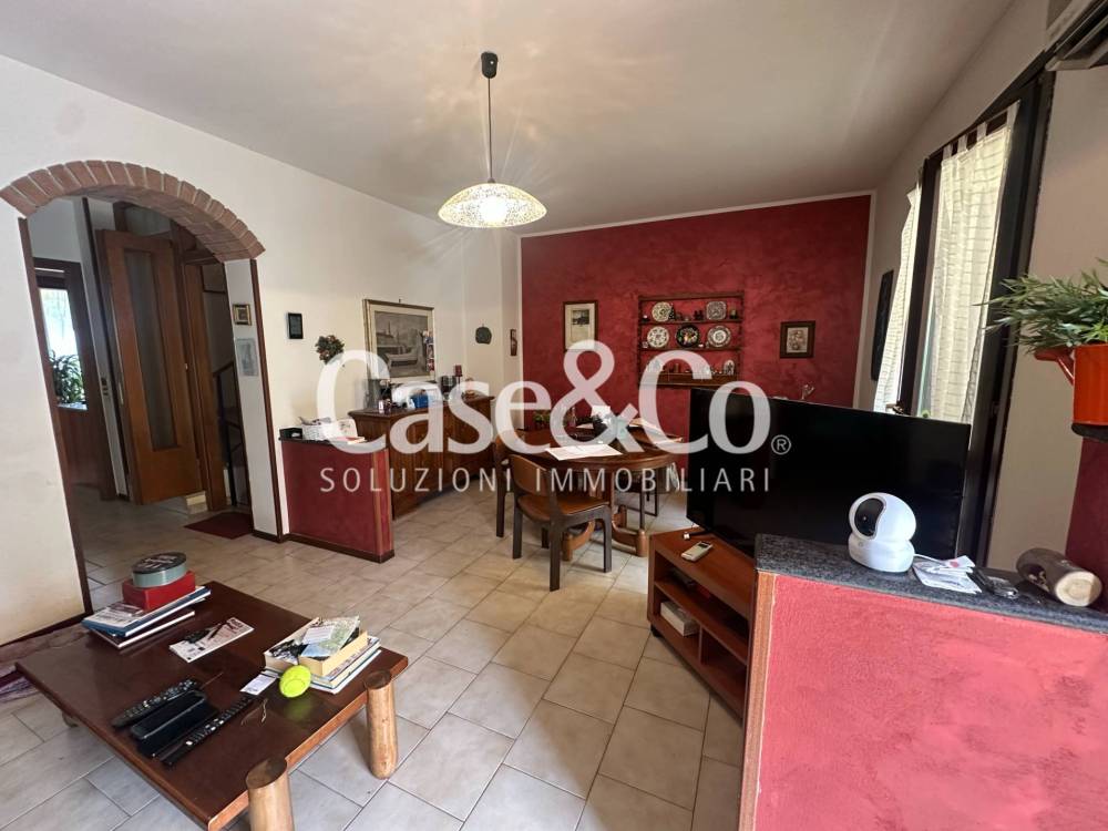 casa indipendente in vendita a Salò in zona Villa
