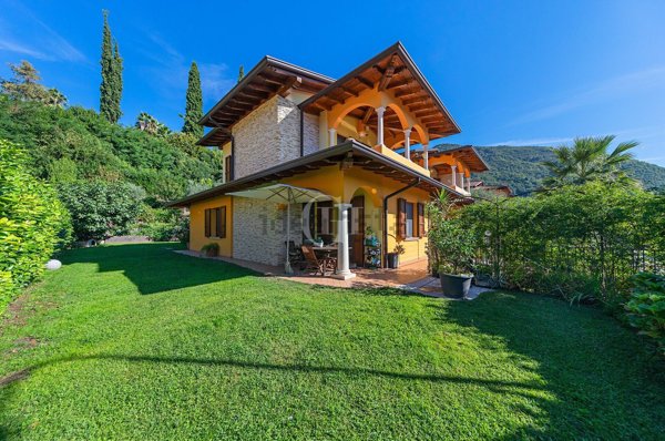 casa indipendente in vendita a Salò