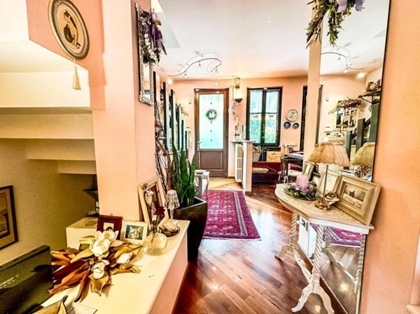 casa indipendente in vendita a Salò in zona Villa