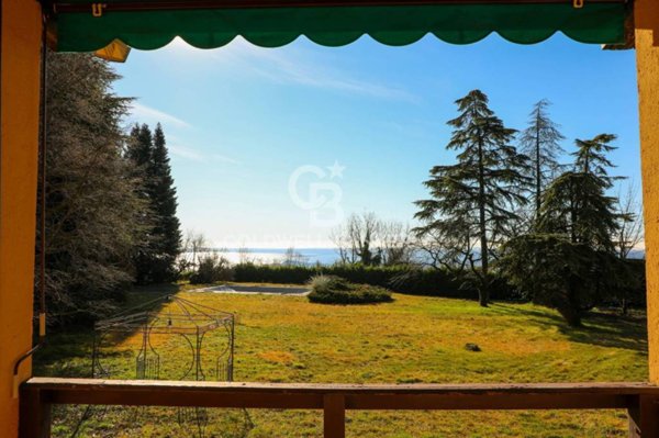 casa indipendente in vendita a Salò in zona Villa