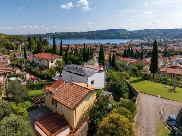 casa indipendente in vendita a Salò in zona Villa