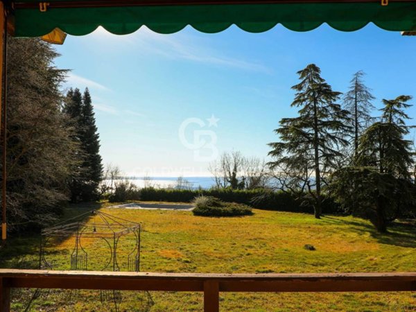 casa indipendente in vendita a Salò in zona Villa