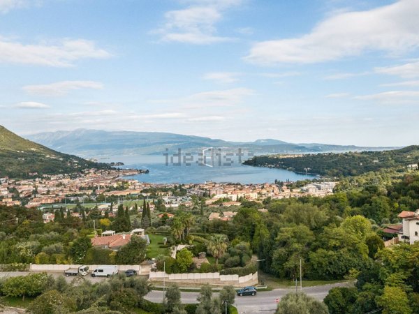 casa indipendente in vendita a Salò in zona Villa