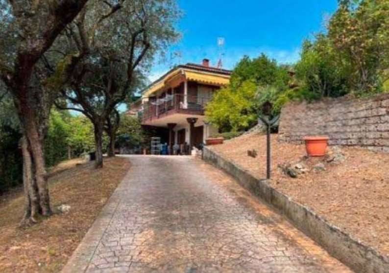 casa indipendente in vendita a Salò in zona Villa