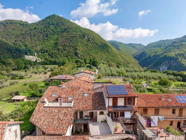 casa indipendente in vendita a Salò in zona Renzano