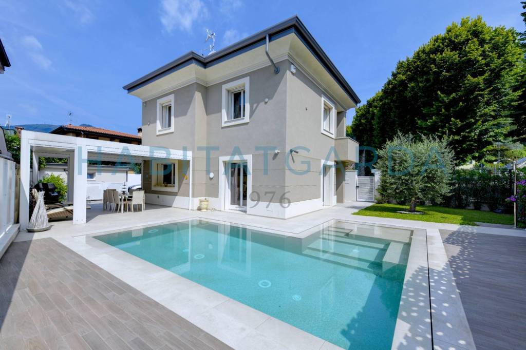 casa indipendente in vendita a Salò in zona Villa