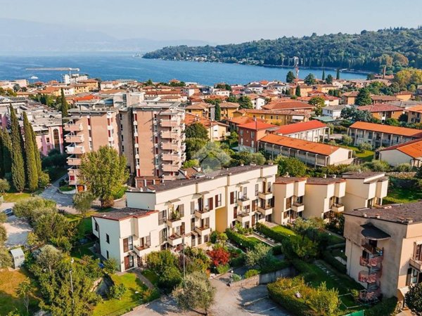 casa indipendente in vendita a Salò in zona Villa