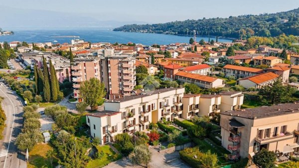 casa indipendente in vendita a Salò in zona Villa