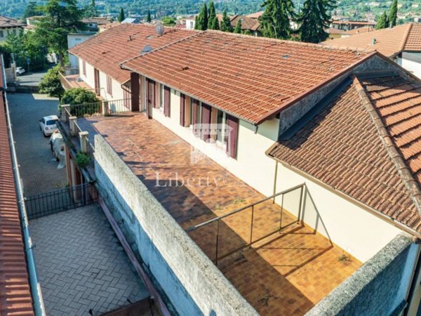 casa indipendente in vendita a Salò in zona Villa