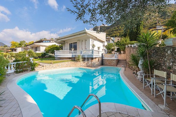 casa indipendente in vendita a Salò in zona Villa
