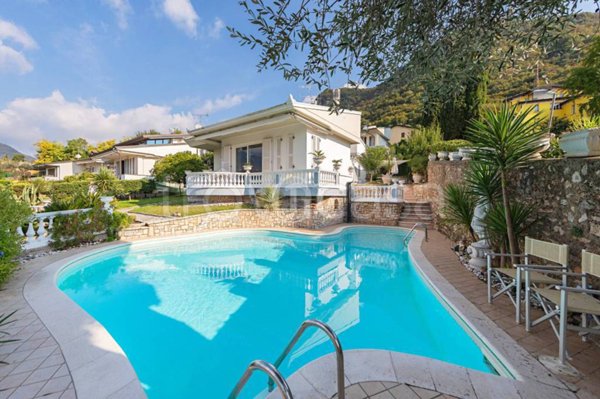 casa indipendente in vendita a Salò in zona Renzano