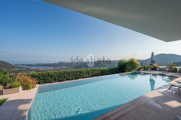 casa indipendente in vendita a Salò in zona Villa