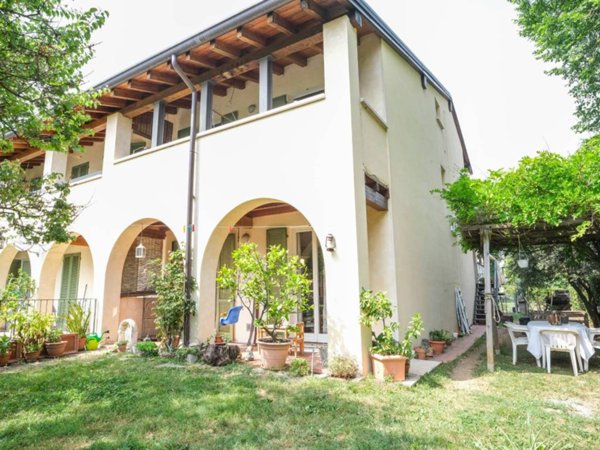 casa indipendente in vendita a Salò in zona Cunettone