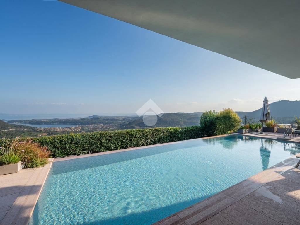 casa indipendente in vendita a Salò in zona Villa