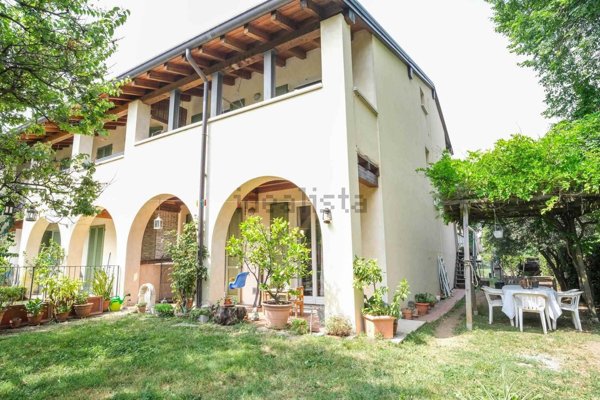 casa indipendente in vendita a Salò in zona Cunettone