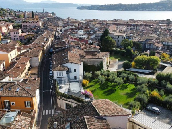 casa indipendente in vendita a Salò in zona Villa