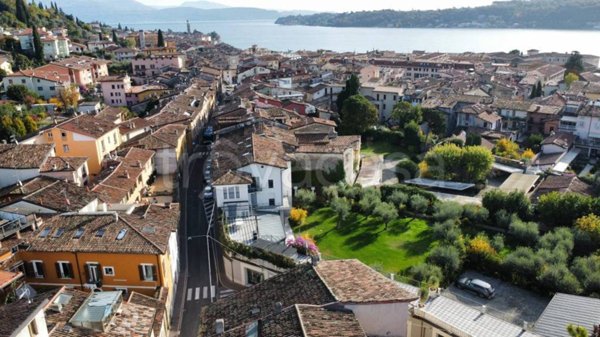 casa indipendente in vendita a Salò in zona Villa