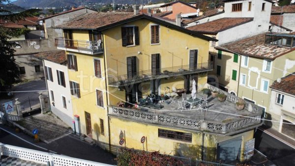 casa indipendente in vendita a Salò in zona Villa
