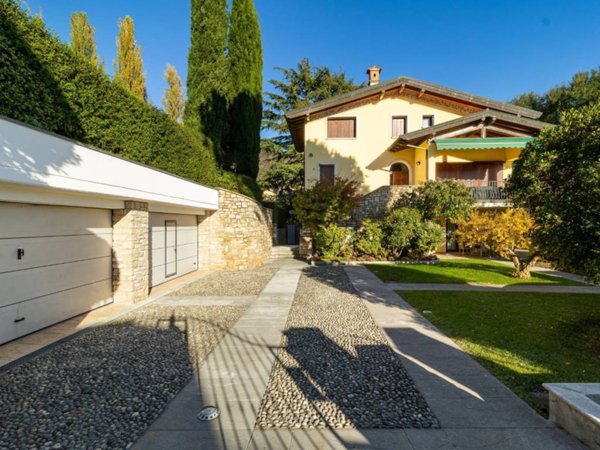 casa indipendente in vendita a Salò in zona Villa