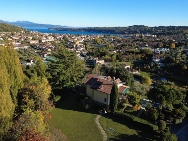 casa indipendente in vendita a Salò in zona Villa