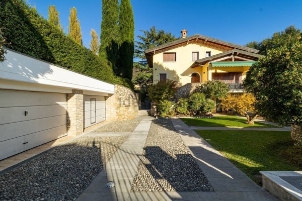 casa indipendente in vendita a Salò in zona Villa