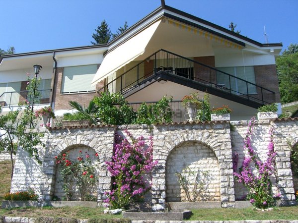 casa indipendente in vendita a Salò in zona Villa
