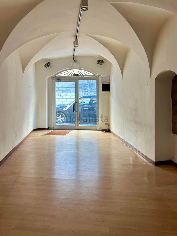 locale commerciale in vendita a Salò