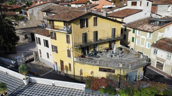 pentavano in vendita a Salò in zona Villa