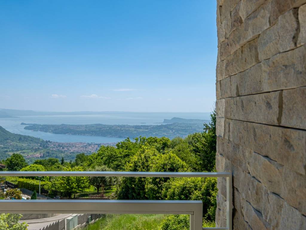 casa indipendente in vendita a Salò in zona Villa
