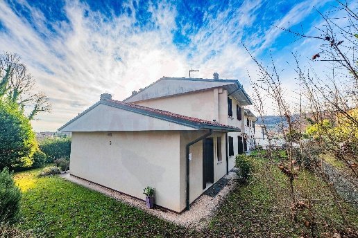 casa indipendente in vendita a Salò in zona Villa