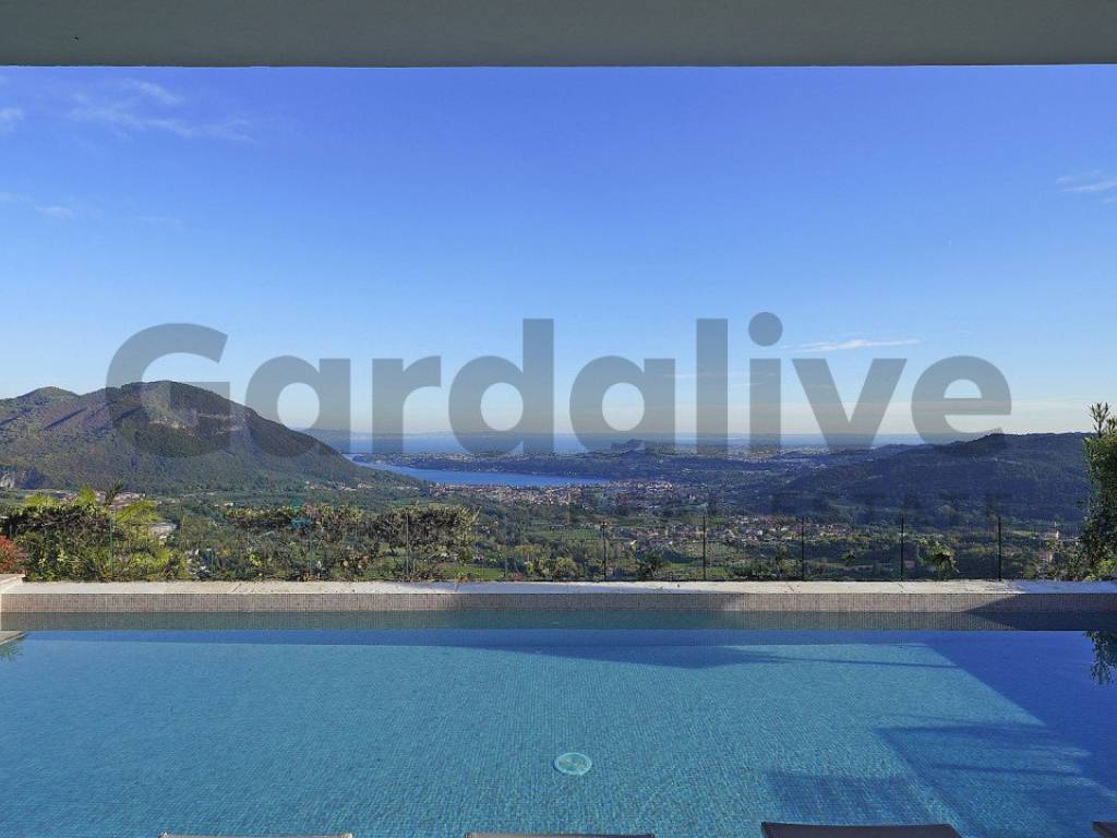 casa indipendente in vendita a Salò in zona Villa