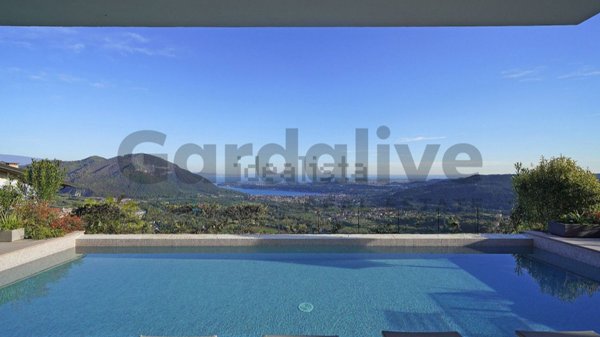 casa indipendente in vendita a Salò in zona Villa