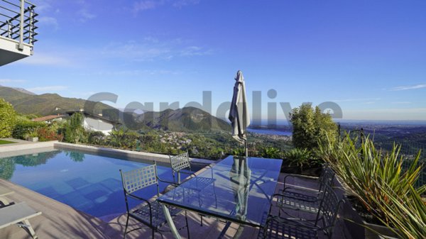 casa indipendente in vendita a Salò in zona Villa