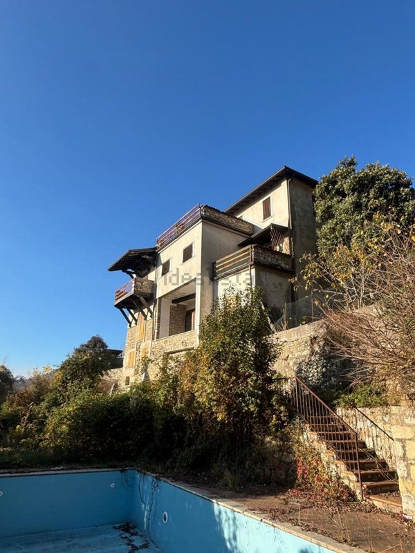 casa indipendente in vendita a Salò in zona Renzano