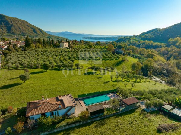 casa indipendente in vendita a Salò in zona Villa