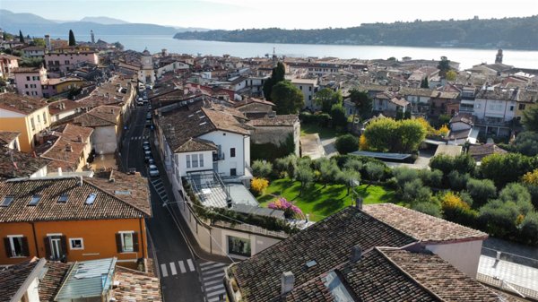 casa indipendente in vendita a Salò in zona Villa