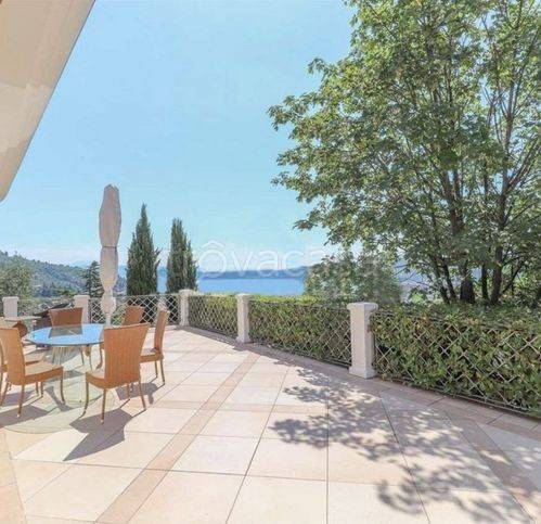 casa indipendente in vendita a Salò in zona Villa