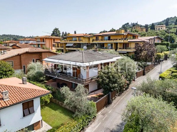 casa indipendente in vendita a Salò in zona Villa