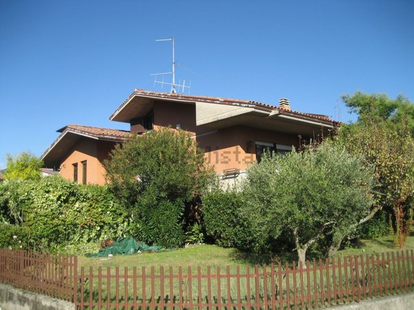 casa indipendente in vendita a Salò in zona Villa