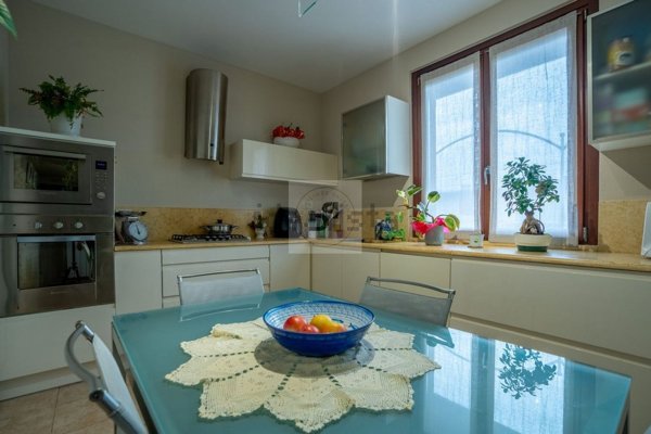 casa indipendente in vendita a Salò