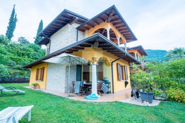 casa indipendente in vendita a Salò